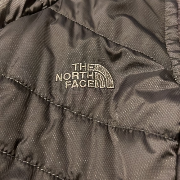 The North Face ladies vest - Picture 2 of 7